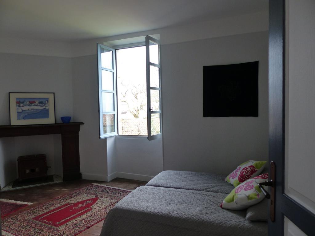 Maison Arriu Bed and Breakfast Montaut  Habitación foto